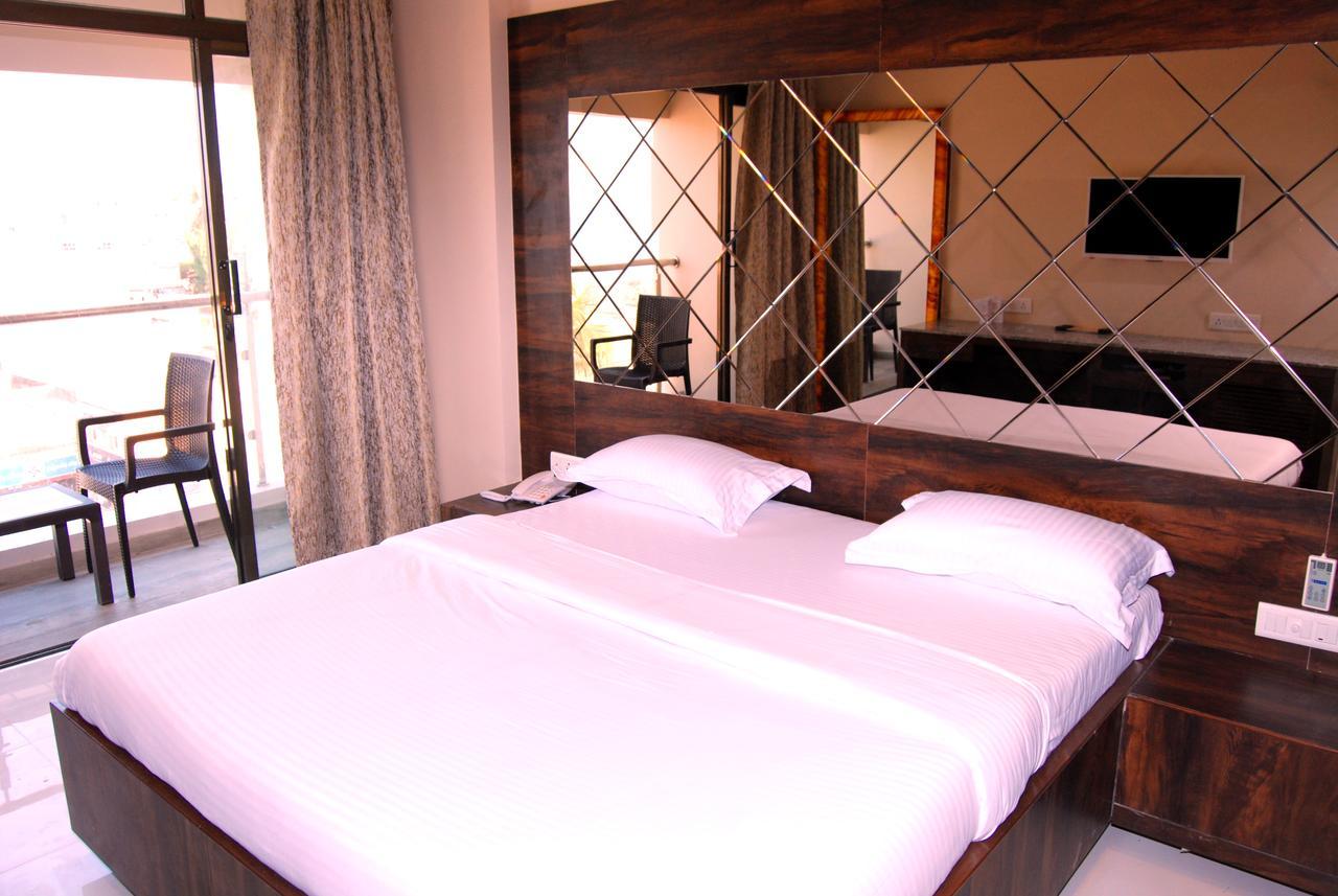 Apaar Hotel