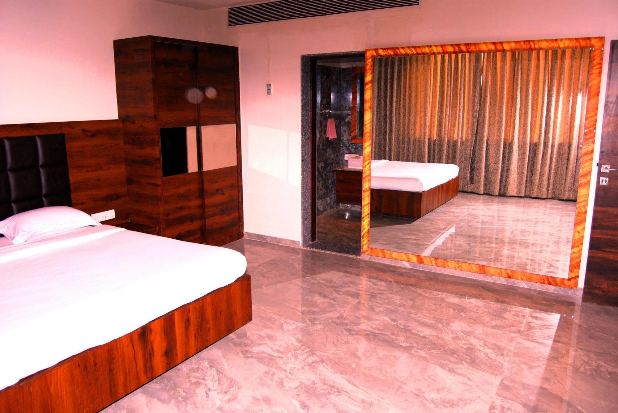 Apaar Hotel